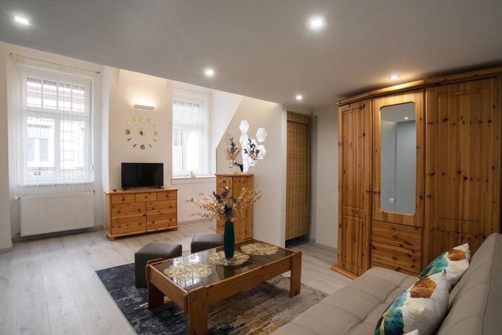 Apartment Z23 By The Opera House Budapest